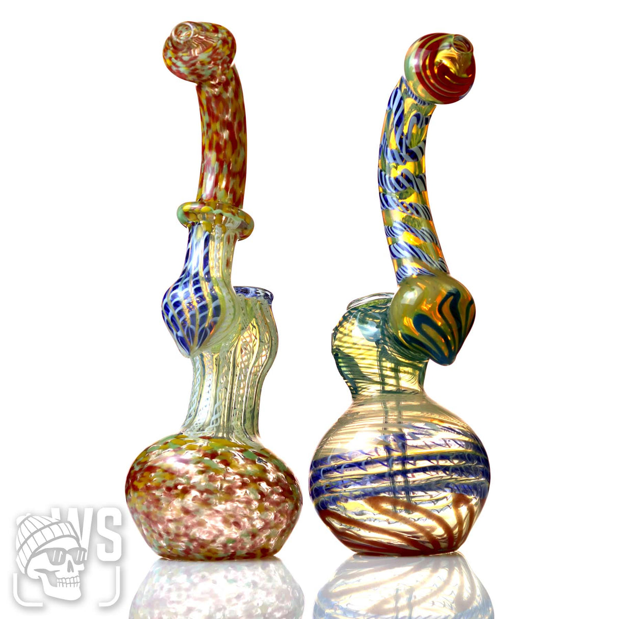 GLASS BUBBLER WITH VERTICAL SPIRAL WORKED DESIGN